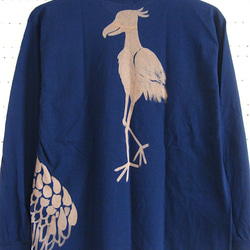 両面絵柄・長袖Tシャツ・袖リブ・ハシビロコウ・でかい動かない鳥・メンズL〜XLサイズ(女子XL対応サイズ) 紺・手描き 6枚目の画像
