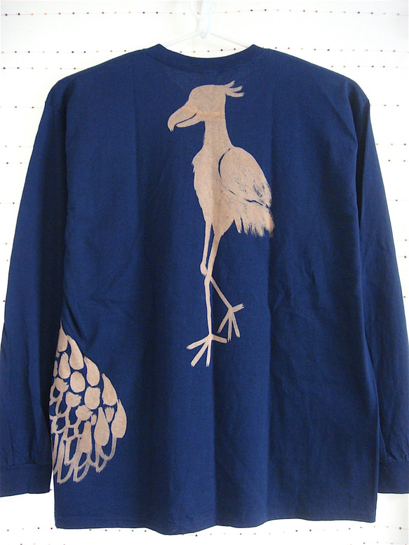 両面絵柄・長袖Tシャツ・袖リブ・ハシビロコウ・でかい動かない鳥・メンズL〜XLサイズ(女子XL対応サイズ) 紺・手描き 6枚目の画像