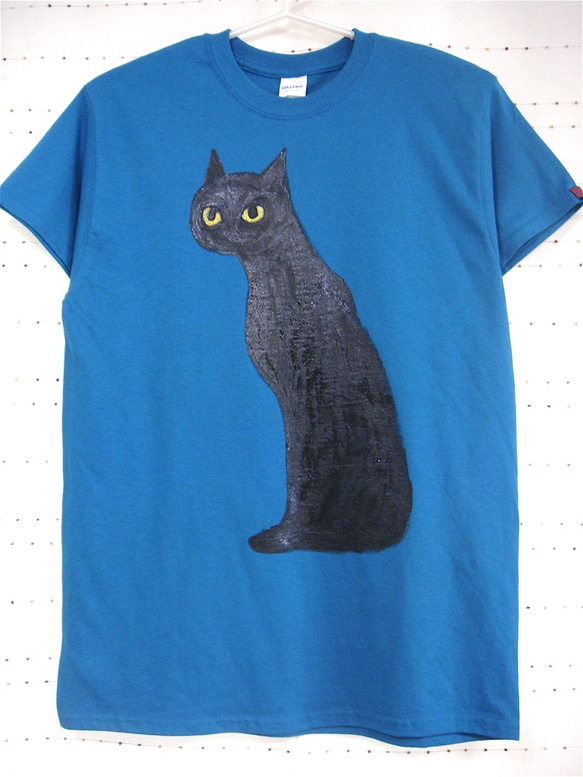 驚いてにゅうっと首伸びる黒猫・ろくっろ猫・びっくり顔・メンズM〜Lサイズ（レディスL対応サイズ）ガラパゴスブルー 1枚目の画像