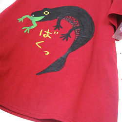 アカハライモリ捕食蛙・食べられるカエル・女子S〜Mサイズ（150〜160cm対応サイズ）赤＊手描きTシャツchobico 5枚目の画像