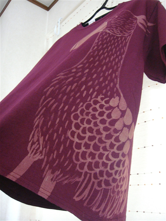 両面絵柄・ハシビロコウ・嘴広鸛・でかい動かない鳥・レディスS〜M対応サイズ（150〜160cm）えんじ・手描きTシャツ 5枚目の画像