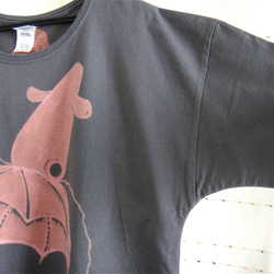 両面絵柄 Tシャツ リメイク チュニック・メンダコとコウモリダコ・深海魚・女子フリーサイズ(M〜XL対応)グレー・手描き 5枚目の画像