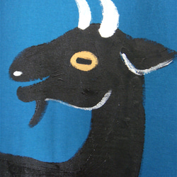 両面絵柄 Tシャツリメイクチュニック・黒ヤギ(背面は立ち上がる山羊) ・女子フリーサイズ(M〜XL対応)・シアン・手描き 5枚目の画像