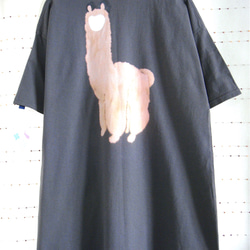 両面絵柄 Tシャツ リメイク チュニック・アルパカサマーカット・頭でかい・女子フリーサイズ(M〜XL対応)グレー・手描き 8枚目の画像
