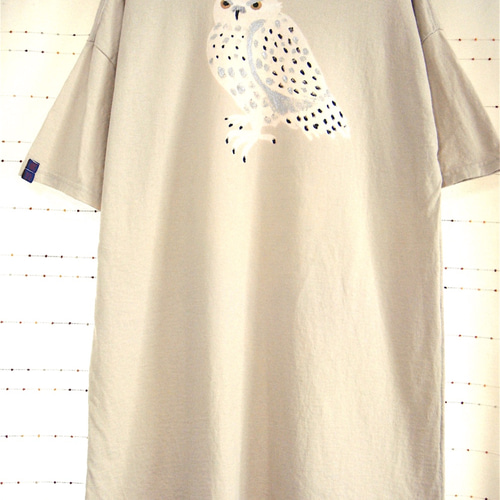 両面絵柄 Tシャツリメイクチュニック・白フクロウ（背面も）笑ってる 