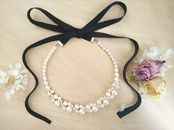 パールとスワロフスキーのリボンネックレス（ブラック） 1枚目の画像