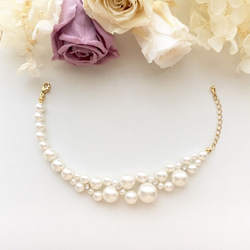 パールとスワロフスキーのアシンメトリーブレスレット 2枚目の画像