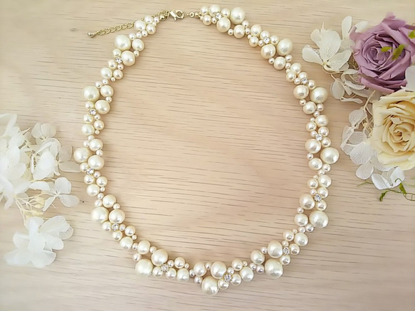 コットンパールとスワロフスキーを贅沢に使用した編込みネックレス 1枚目の画像