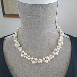 コットンパールとスワロフスキーを贅沢に使用した編込みネックレス 2枚目の画像