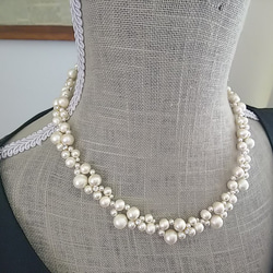 コットンパールとスワロフスキーを贅沢に使用した編込みネックレス 3枚目の画像