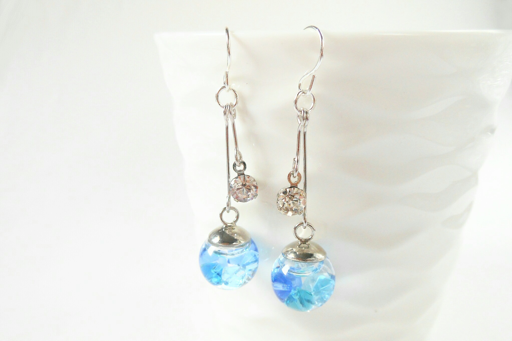 【1199】スワロフスキービーズのドームピアス／イヤリング 1199】スワロフスキービーズのドームピアス／イヤリング