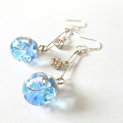 【1199】スワロフスキービーズのドームピアス／イヤリング 1199】スワロフスキービーズのドームピアス／イヤリング