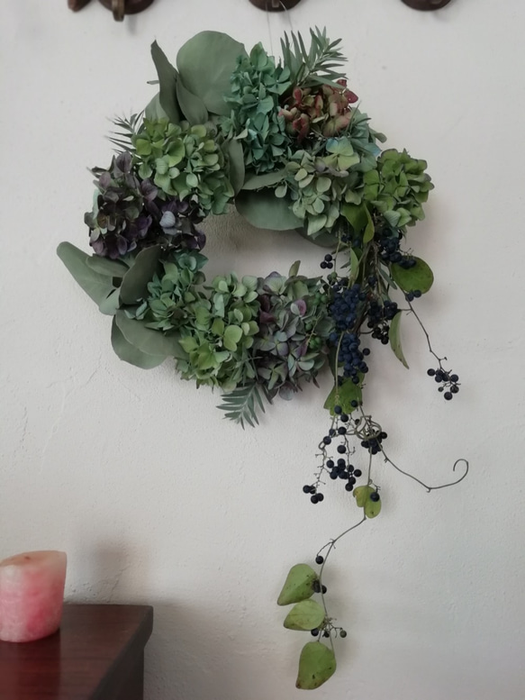 秋色紫陽花と野葡萄のwreath 1枚目の画像