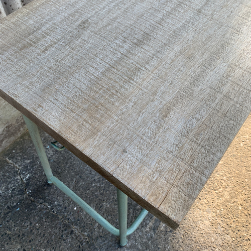 現品限り》無骨な古材テーブル、鉄脚机 学校机 作業台 什器 レトロ