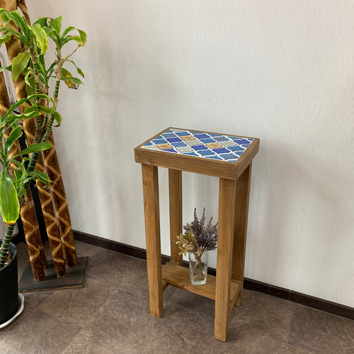 レトロなかわいさが魅力のランタンタイル コンソールテーブル ブルー系