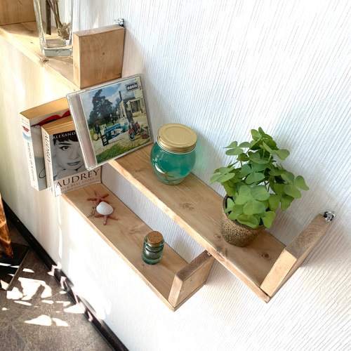 画鋲でつけられるウォールシェルフ3点セット期間限定セール