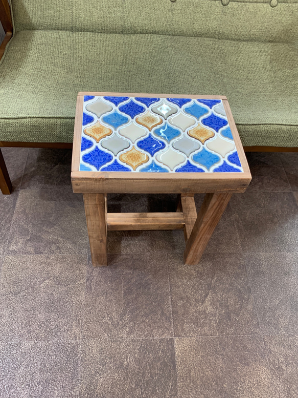 レトロなかわいさが魅力のランタンタイル　サイドテーブル　ブルー系 2枚目の画像
