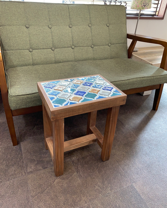 レトロなかわいさが魅力のランタンタイル　サイドテーブル　ブルー系 4枚目の画像
