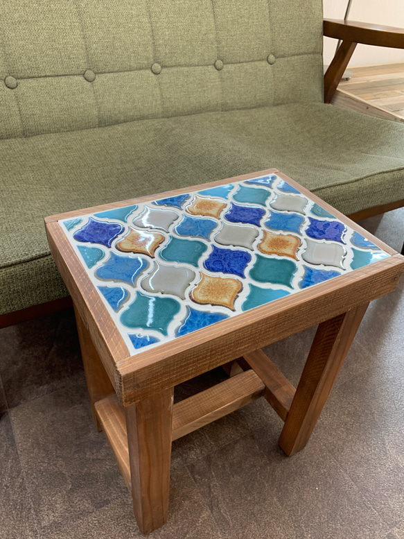 レトロなかわいさが魅力のランタンタイル　サイドテーブル　ブルー系 6枚目の画像