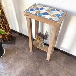 レトロなかわいさが魅力のランタンタイルコンソールテーブル　ブルー系　棚付き タイルテーブル レトロなかわいさが魅力のランタンタイル カフェ