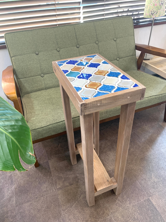 レトロなかわいさが魅力のランタンタイル　コンソールテーブル　ブルー系 2枚目の画像