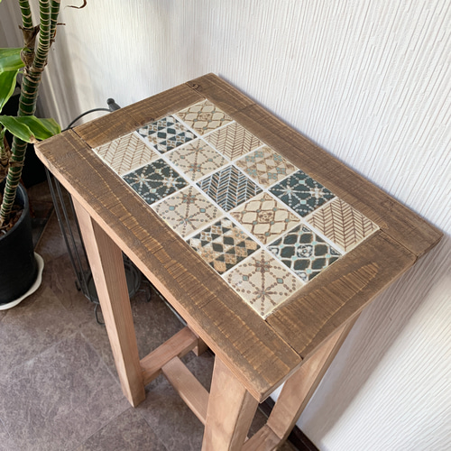 レトロ柄が魅力的！ノスタルジックで多国籍な文様が特徴のモザイク