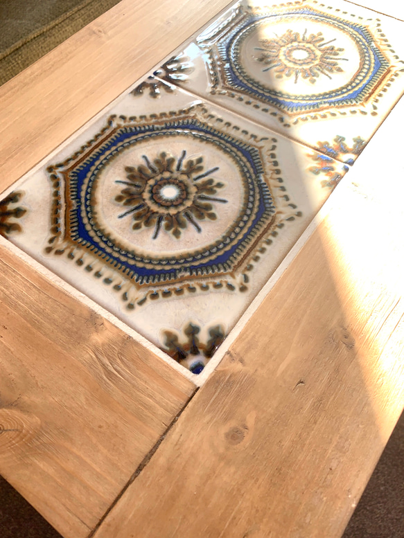 《VALENCIA》レトロ柄タイルのサイドテーブル　チーク×ホワイト 5枚目の画像