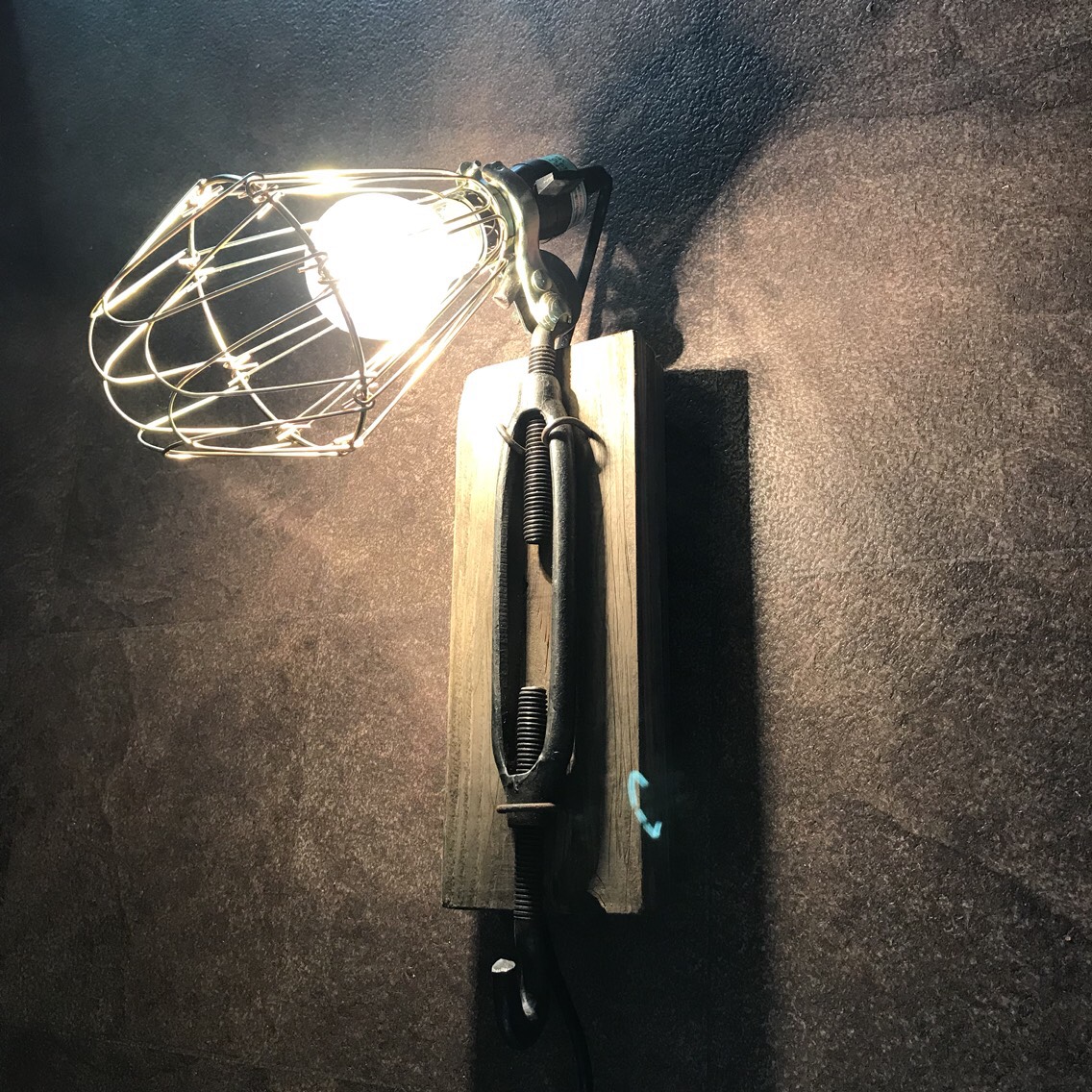 思わず見惚れてしまう壁掛けジャンクインダストリアルビンテージ照明ランプ