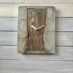 古木とコンクリートの掛け時計 1枚目の画像