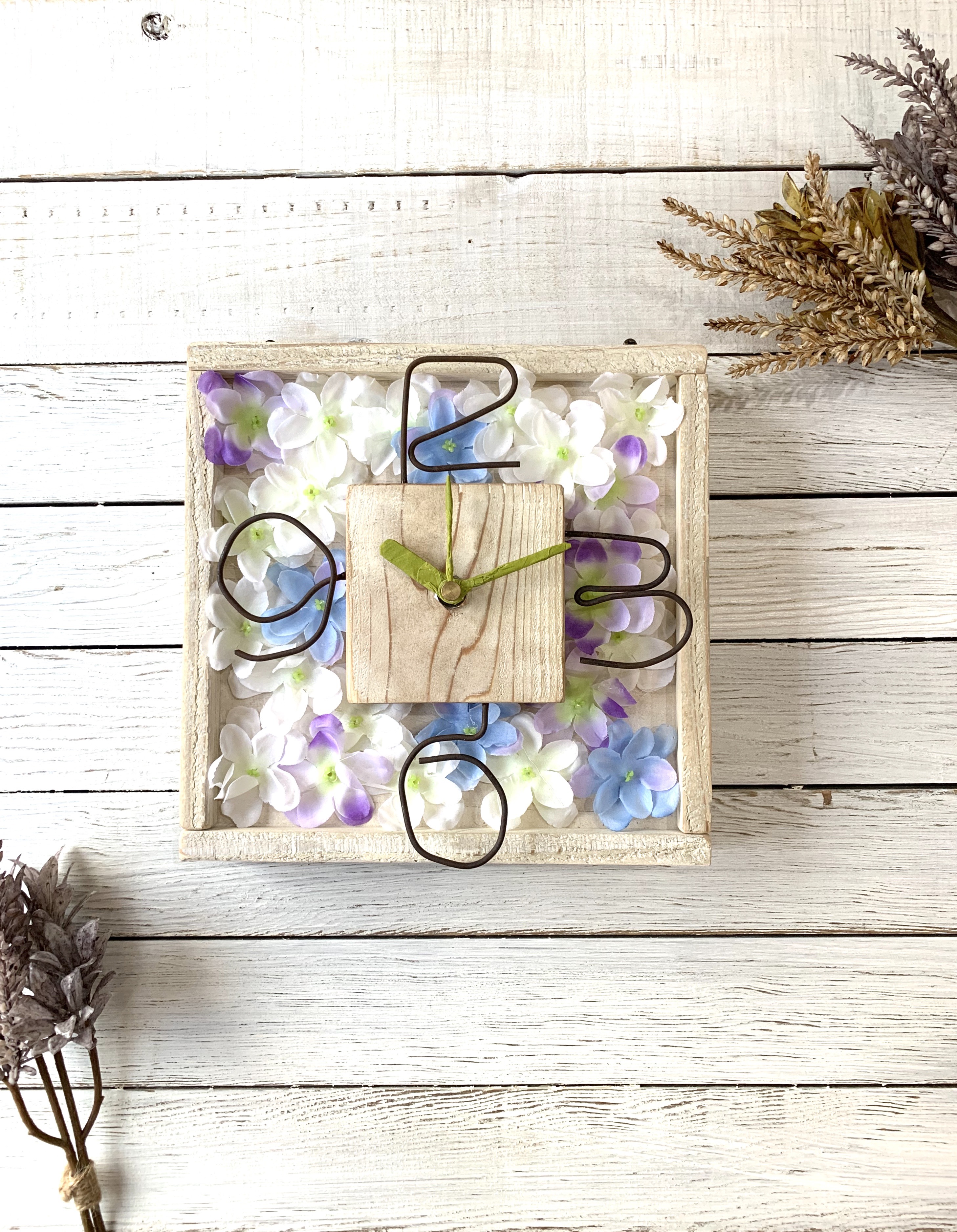 お花の掛け時計