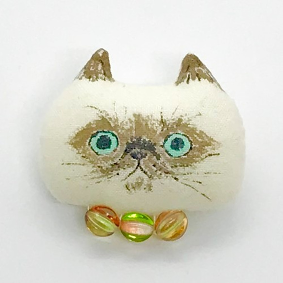 子猫ブローチ（シャム猫 チェコガラスの首輪） 1枚目の画像