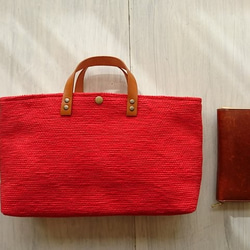 裂き織りのトートバッグ　赤 2枚目の画像