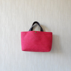 裂き織りのバッグ 横長Mサイズ　「濃いピンク」 1枚目の画像