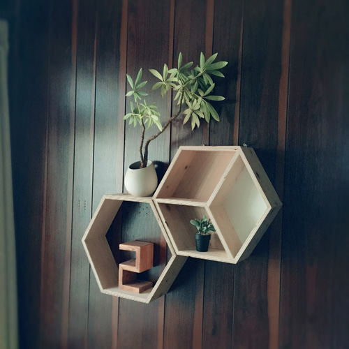ヒノキ合板ハニカムシェルフ 壁掛けラック・ウォールシェルフ MokuBaca