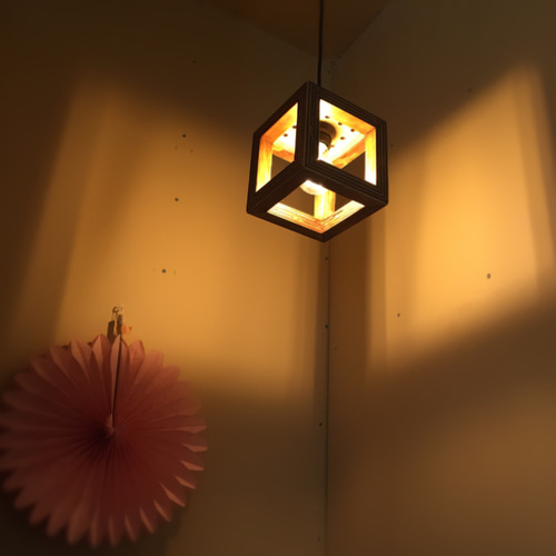 ストライプパターンのペンダントライト シーリングライト・ペンダント