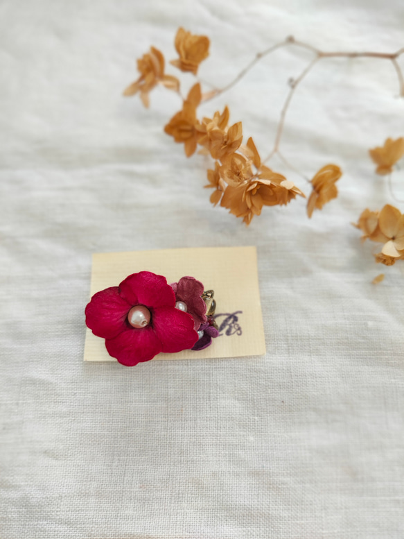 【送料無料✤お値下げ中】paper flower おとめブローチ red.pink.purple 1枚目の画像