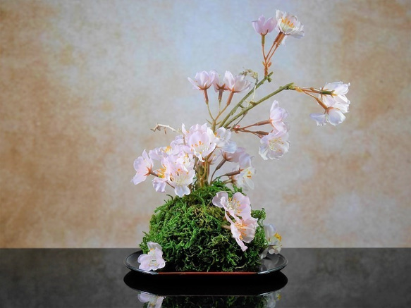 和風モダンなインテリア  桜と苔のアーティシャルフラワーアレンジ 2枚目の画像