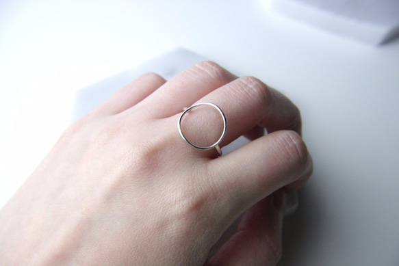 Minimalistic Round Ring Sterling Silver 1枚目の画像