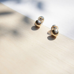Bicolor half round earrings Small size 2枚目の画像
