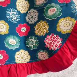 フリルのエプロン＊刺繍花 2枚目の画像