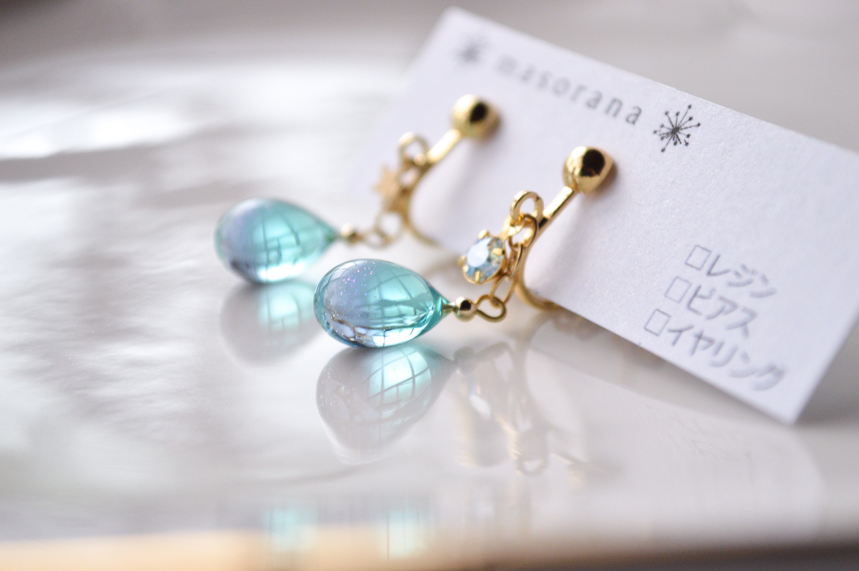 夕暮れ　シャンパントパーズモルガナイト他　チャーム　ピアス　イヤリングノンホール