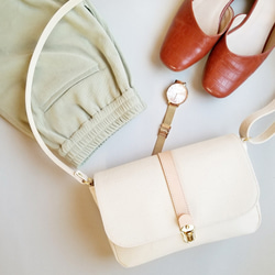 ⚮̈ミナペルホネン sulka white ネリオバッグ スルカ あおり巾着バッグ