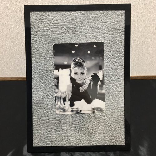 オードリー・ヘプバーン 写真 フレーム付き フレームピクチャー ディーバ オードリー・ヘップバーン - 家具のアイソウ