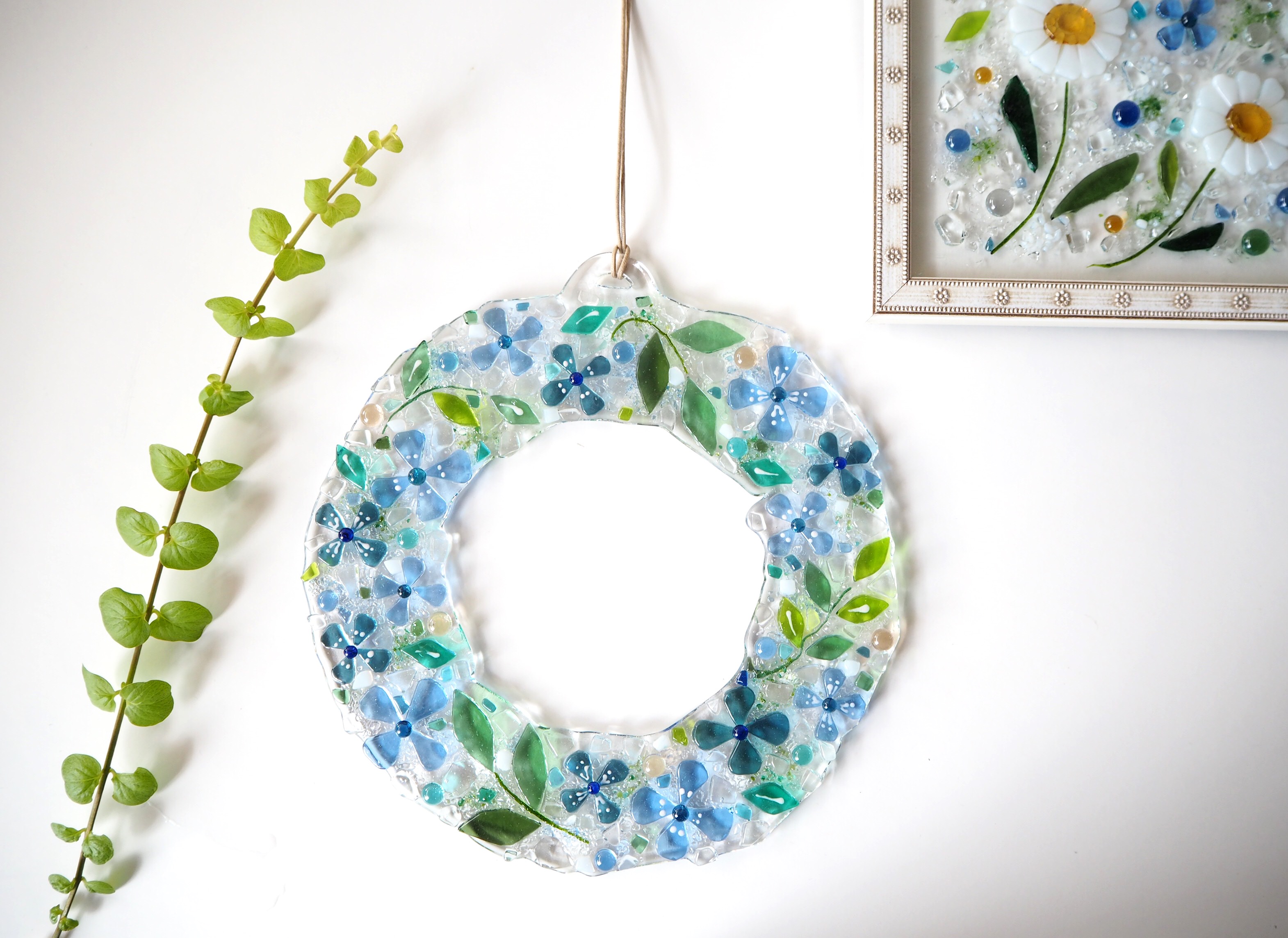 ブルー好きさん集まれ〜♪【オーダー制作】青いお花のグラスリース（L）