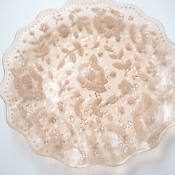 【オーダー制作】レース模様のフリルケーキ皿（ピンクベージュ） 3枚目の画像