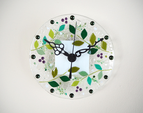 玄関にも♪【オーダー制作】ガラスのミニ壁掛け時計（新緑）別売りの台を使って置き時計に出来ます 2枚目の画像