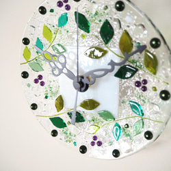 玄関にも♪【オーダー制作】ガラスのミニ壁掛け時計（新緑）別売りの台を使って置き時計に出来ます 3枚目の画像