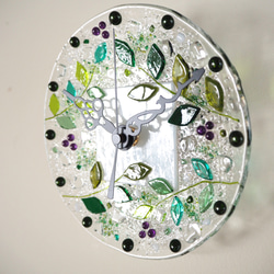 玄関にも♪【オーダー制作】ガラスのミニ壁掛け時計（新緑）別売りの台を使って置き時計に出来ます 4枚目の画像