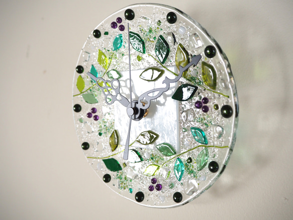 玄関にも♪【オーダー制作】ガラスのミニ壁掛け時計（新緑）別売りの台を使って置き時計に出来ます 4枚目の画像