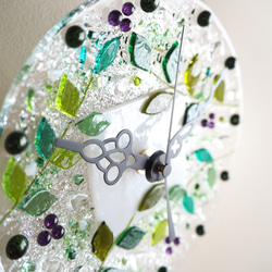 玄関にも♪【オーダー制作】ガラスのミニ壁掛け時計（新緑）別売りの台を使って置き時計に出来ます 5枚目の画像